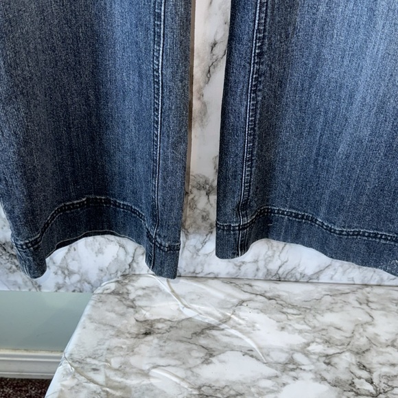 Cabi Wide legs, slit back pockets, wedge front pockets,wide waistband. Size 12 - Picture 5 of 6